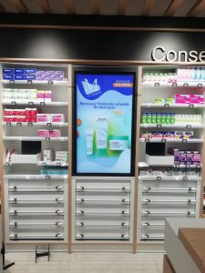 Photo d'une nouvelle installation d'affichage dynamique en pharmacie